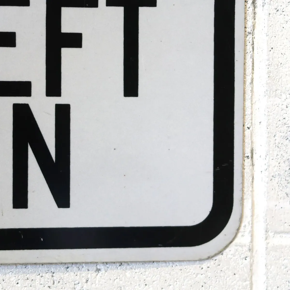 NO LEFT TURN ロードサイン