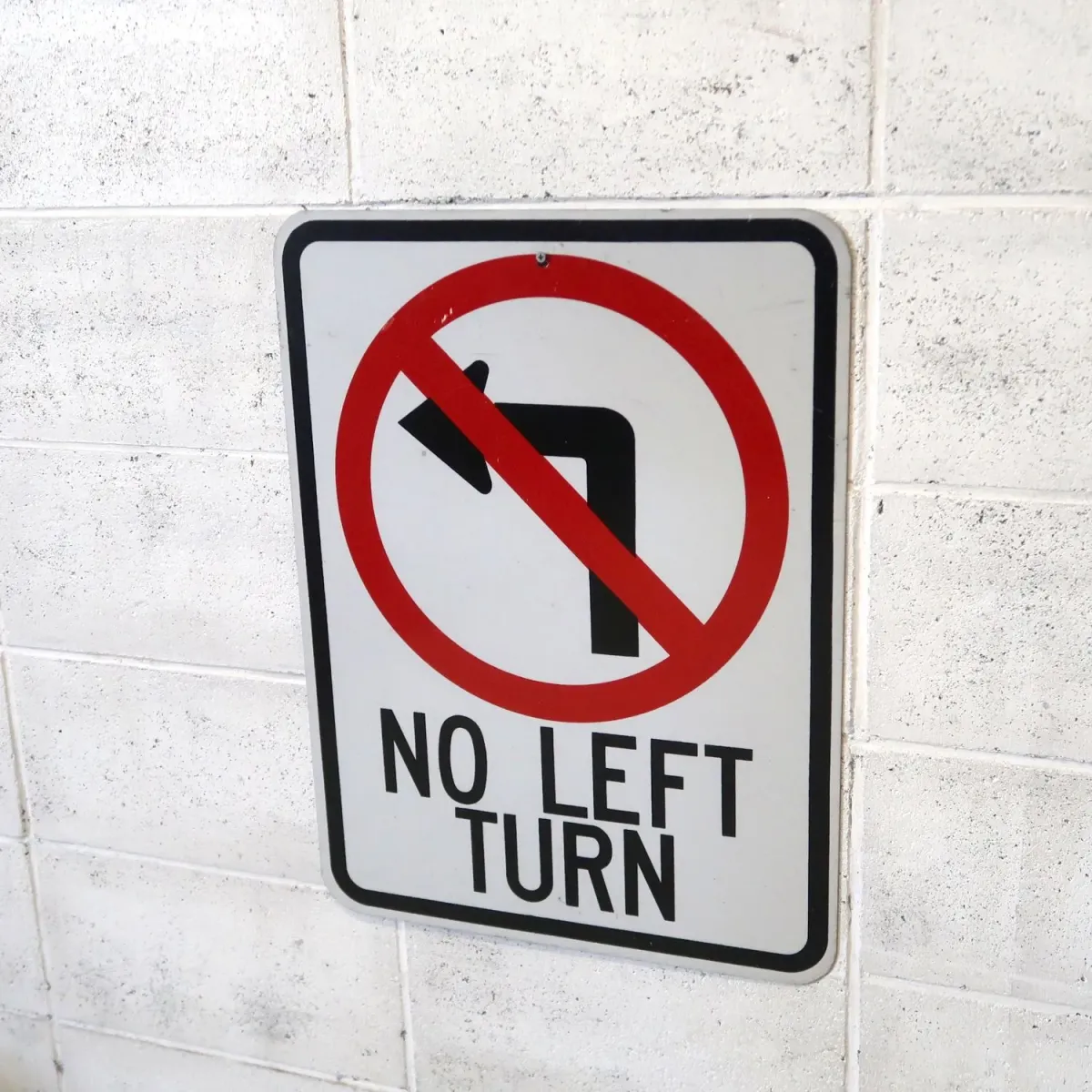 NO LEFT TURN ロードサイン