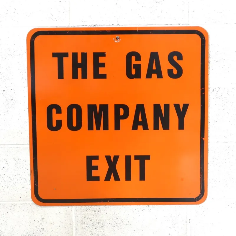 THE GAS COMPANY EXIT ロードサイン