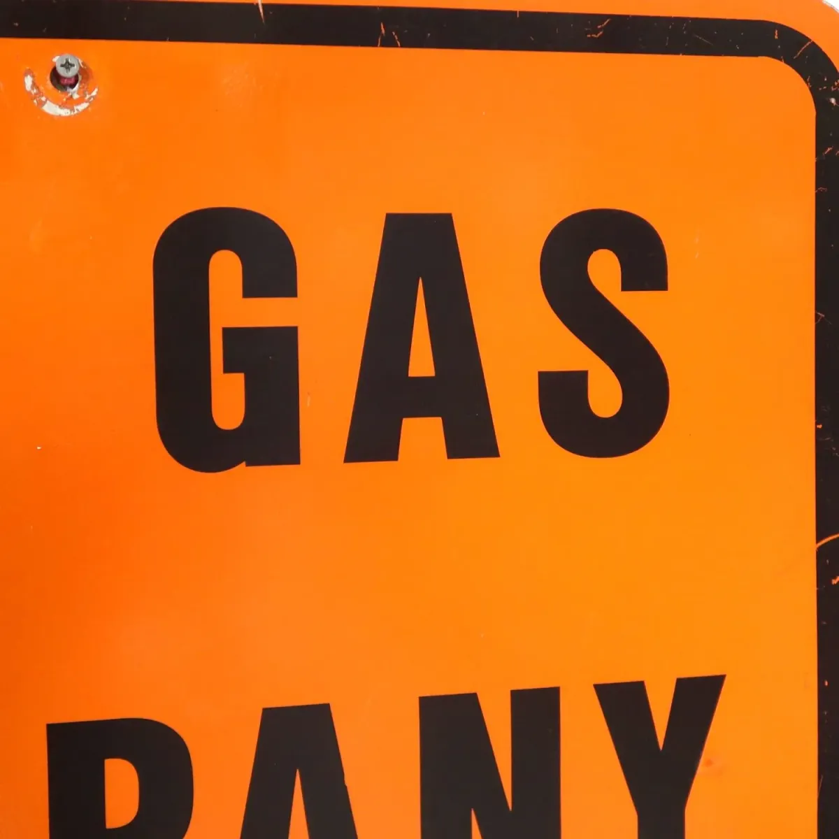 THE GAS COMPANY EXIT ロードサイン