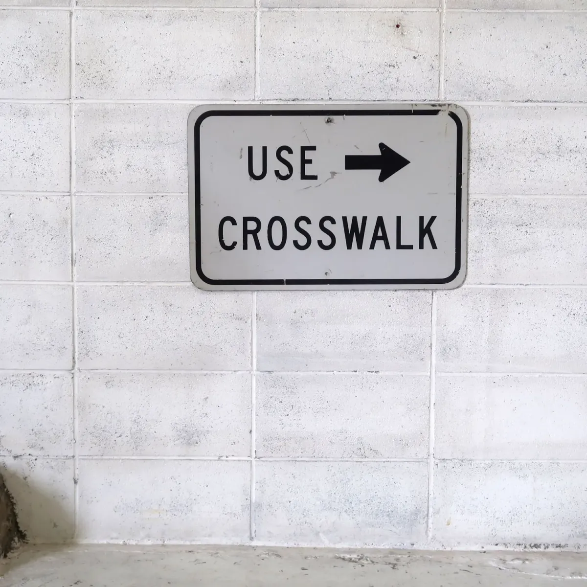 USE CROSSWALK ビンテージ ロードサイン