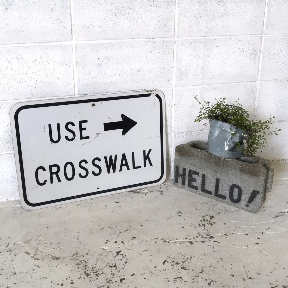 USE CROSSWALK ビンテージ ロードサイン