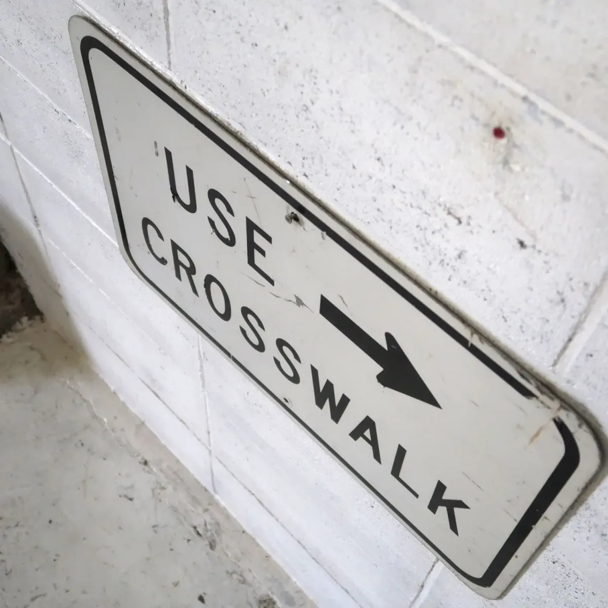USE CROSSWALK ビンテージ ロードサイン