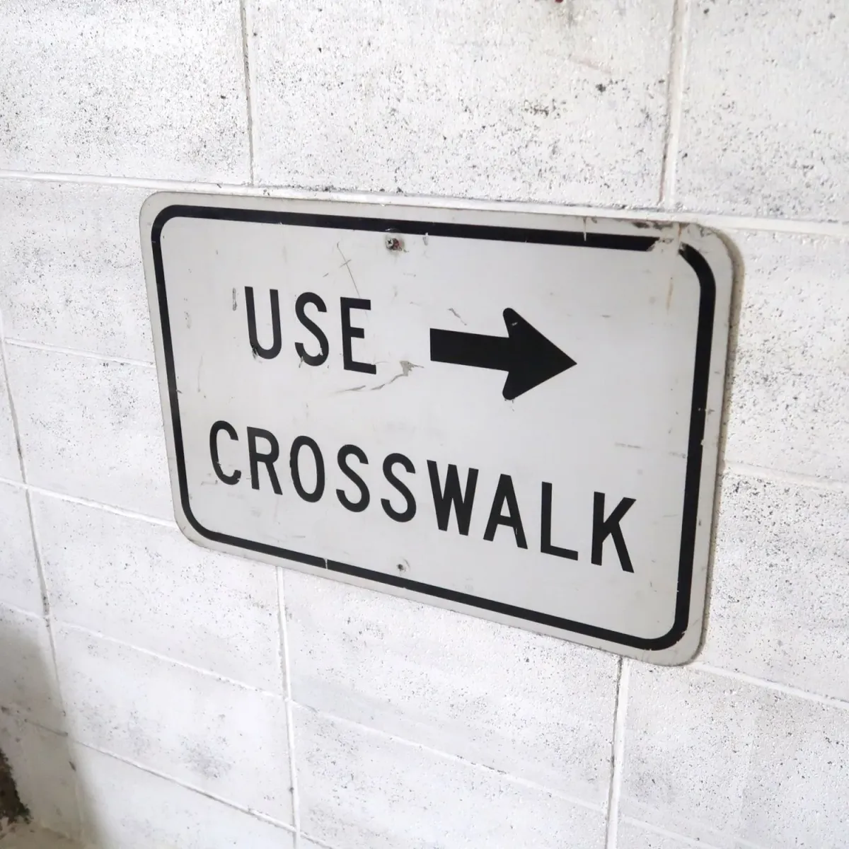 USE CROSSWALK ビンテージ ロードサイン