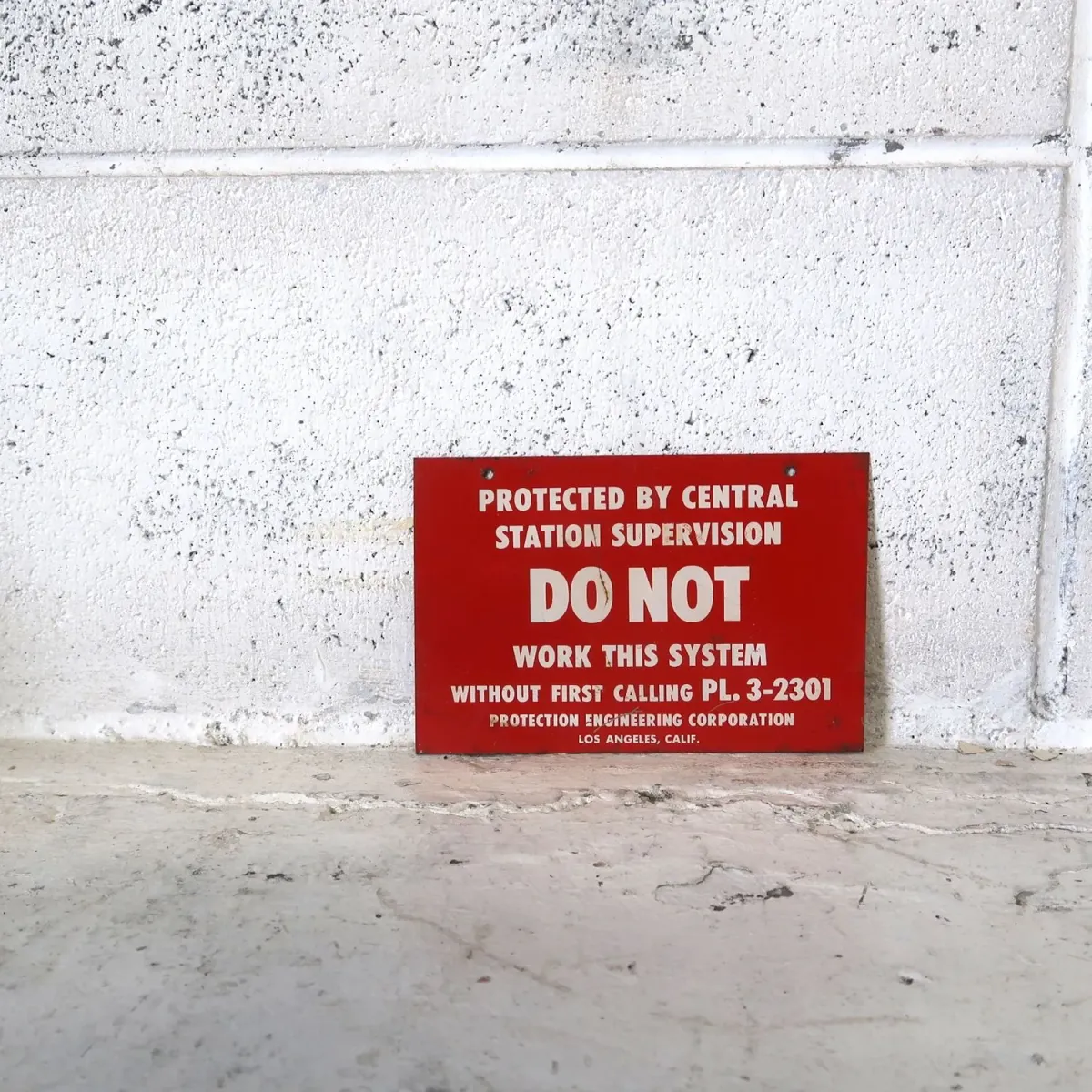 DO NOT WORK ビンテージ メタルサイン
