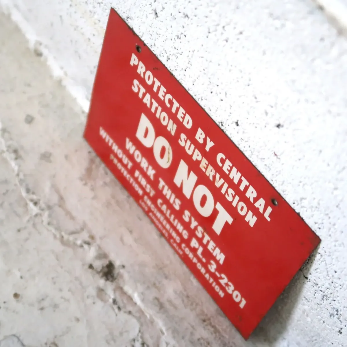 DO NOT WORK ビンテージ メタルサイン