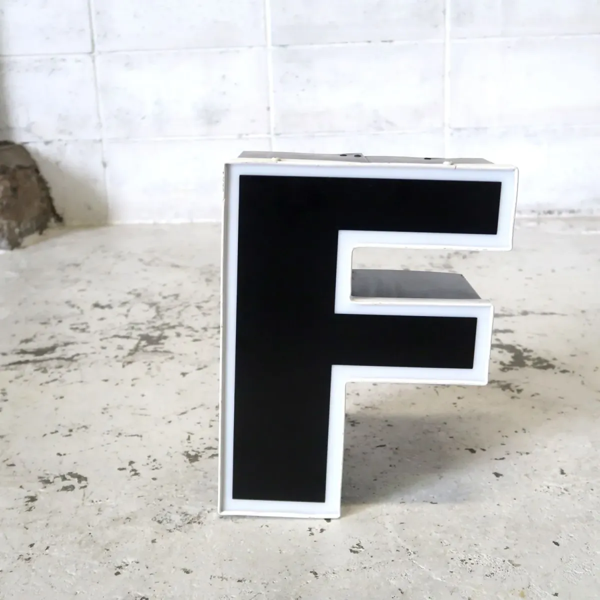 ビンテージ レターサイン F