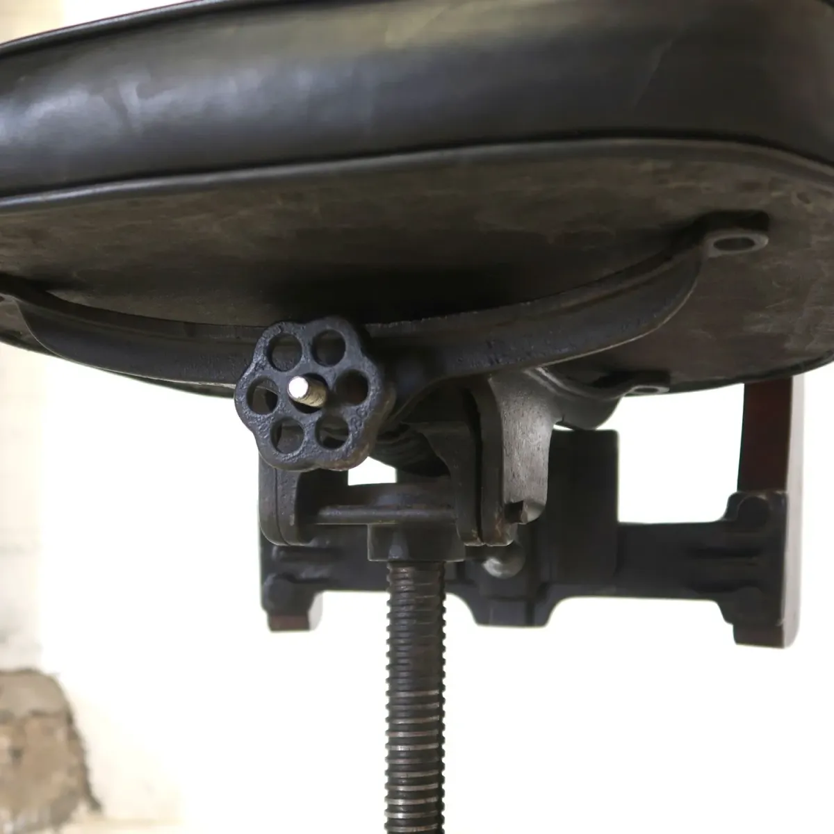 MILWAUKEE CHAIR CO. アンティーク ウッドデスクチェア