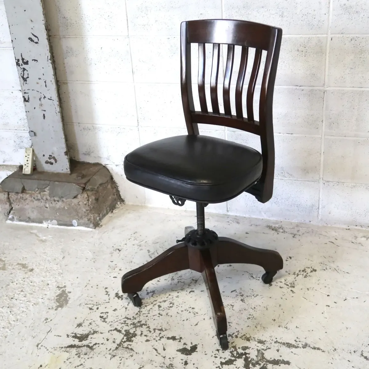 MILWAUKEE CHAIR CO. アンティーク ウッドデスクチェア