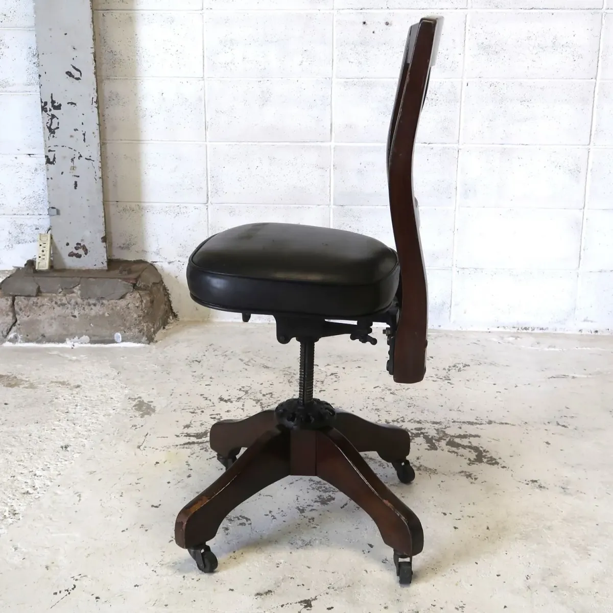 MILWAUKEE CHAIR CO. アンティーク ウッドデスクチェア