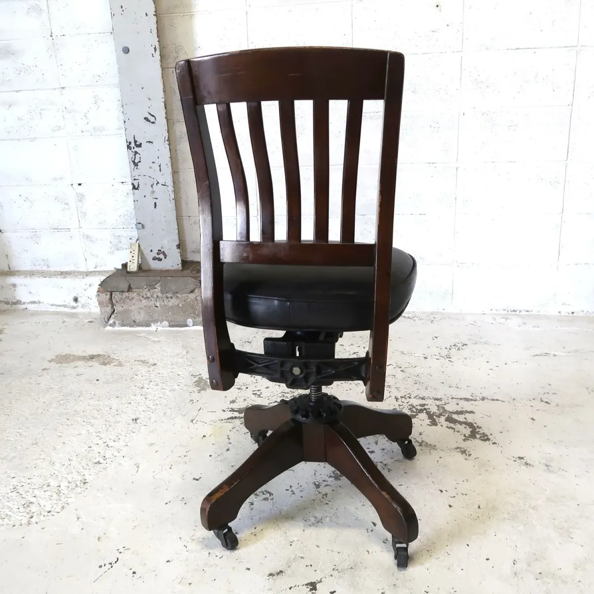 MILWAUKEE CHAIR CO. アンティーク ウッドデスクチェア