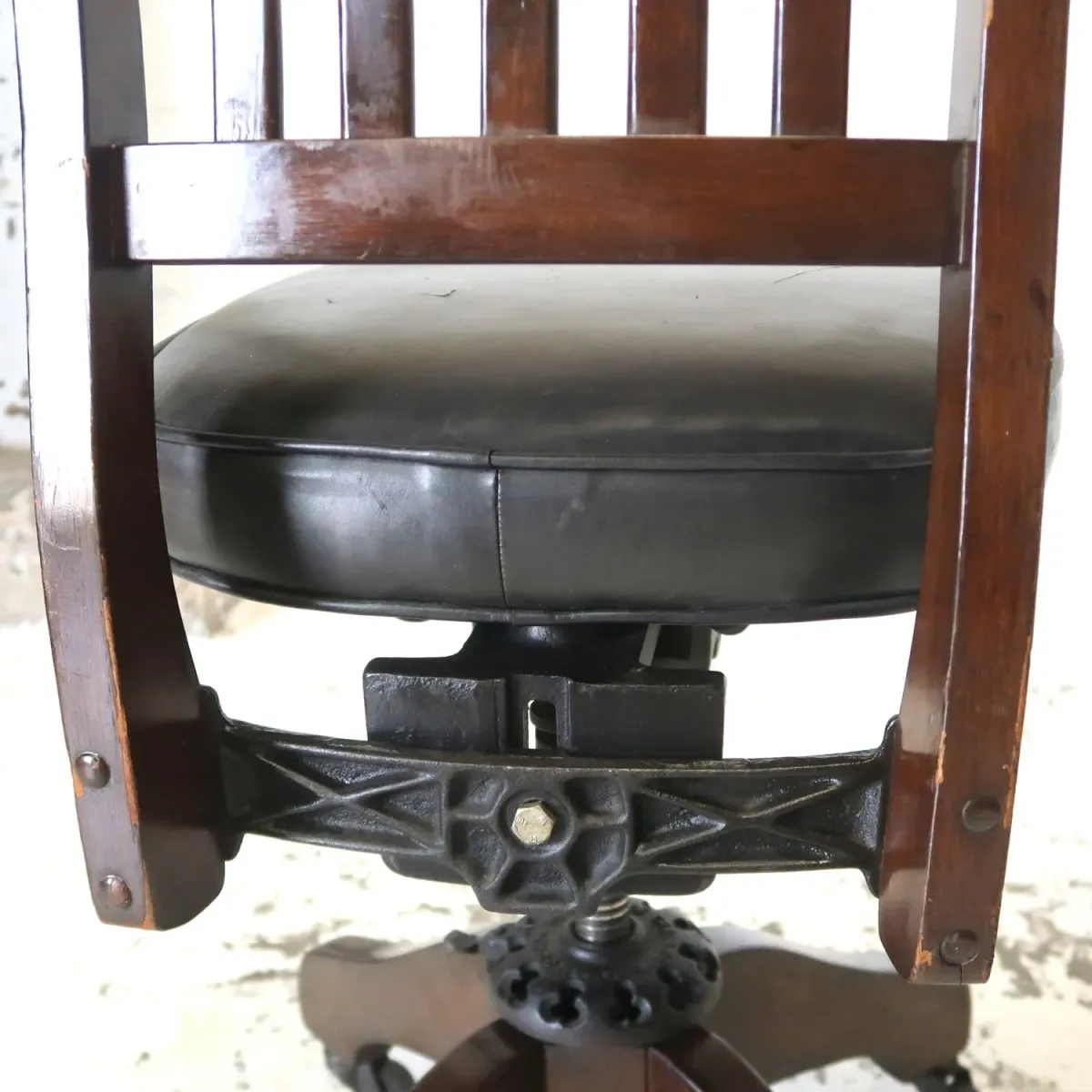 MILWAUKEE CHAIR CO. アンティーク ウッドデスクチェア