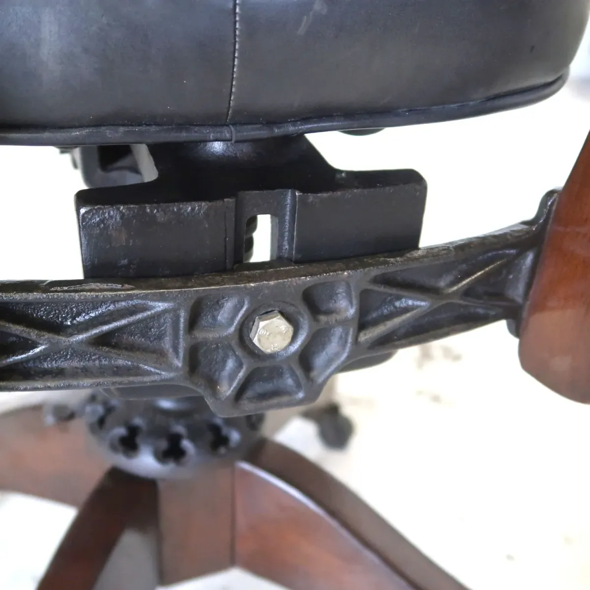 MILWAUKEE CHAIR CO. アンティーク ウッドデスクチェア