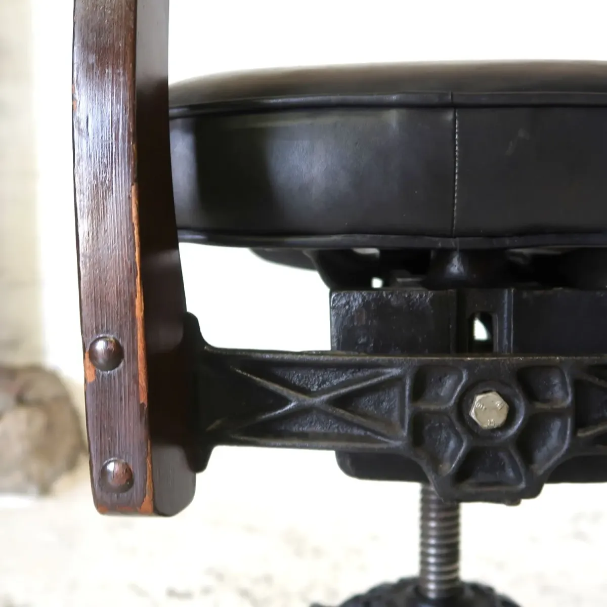 MILWAUKEE CHAIR CO. アンティーク ウッドデスクチェア