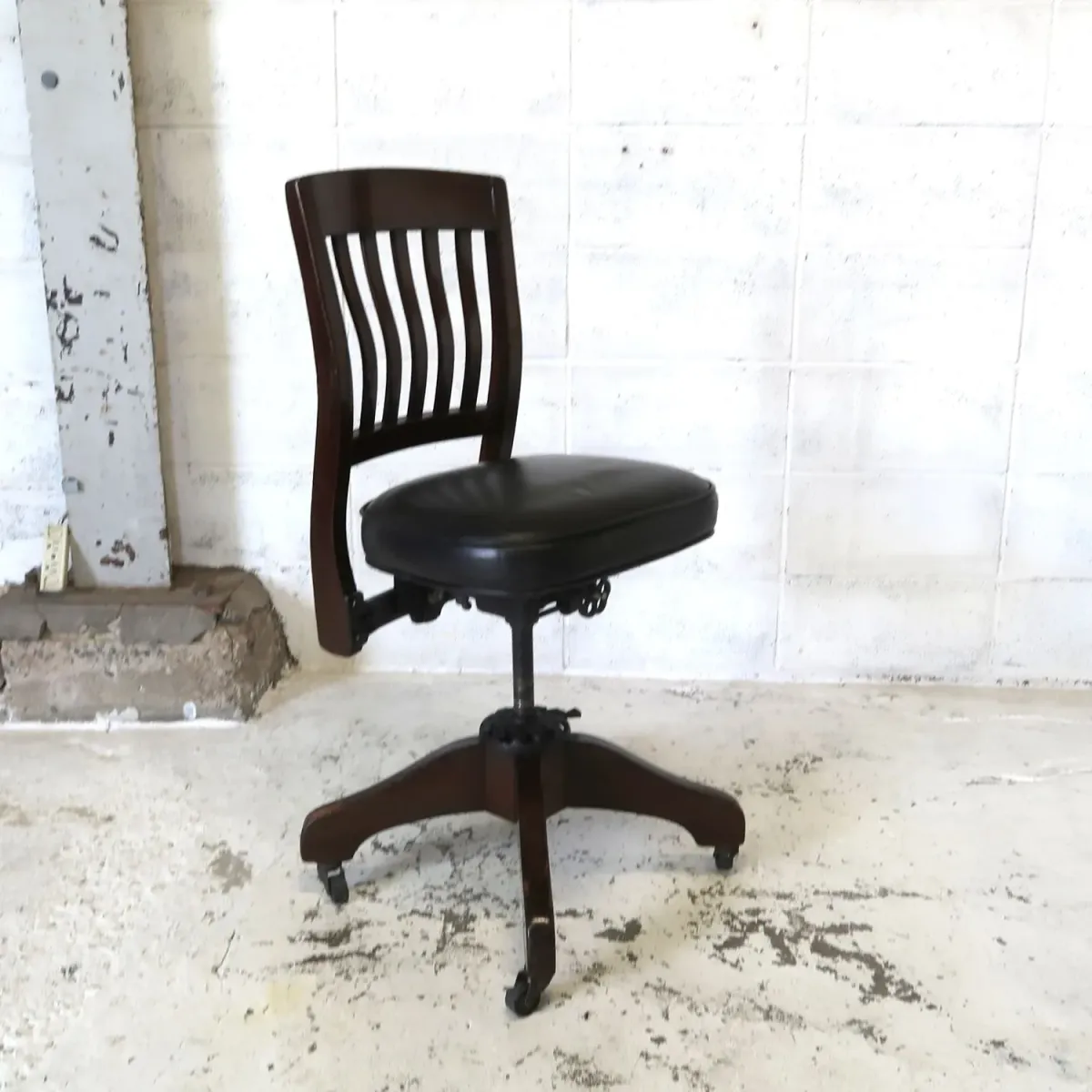 MILWAUKEE CHAIR CO. アンティーク ウッドデスクチェア