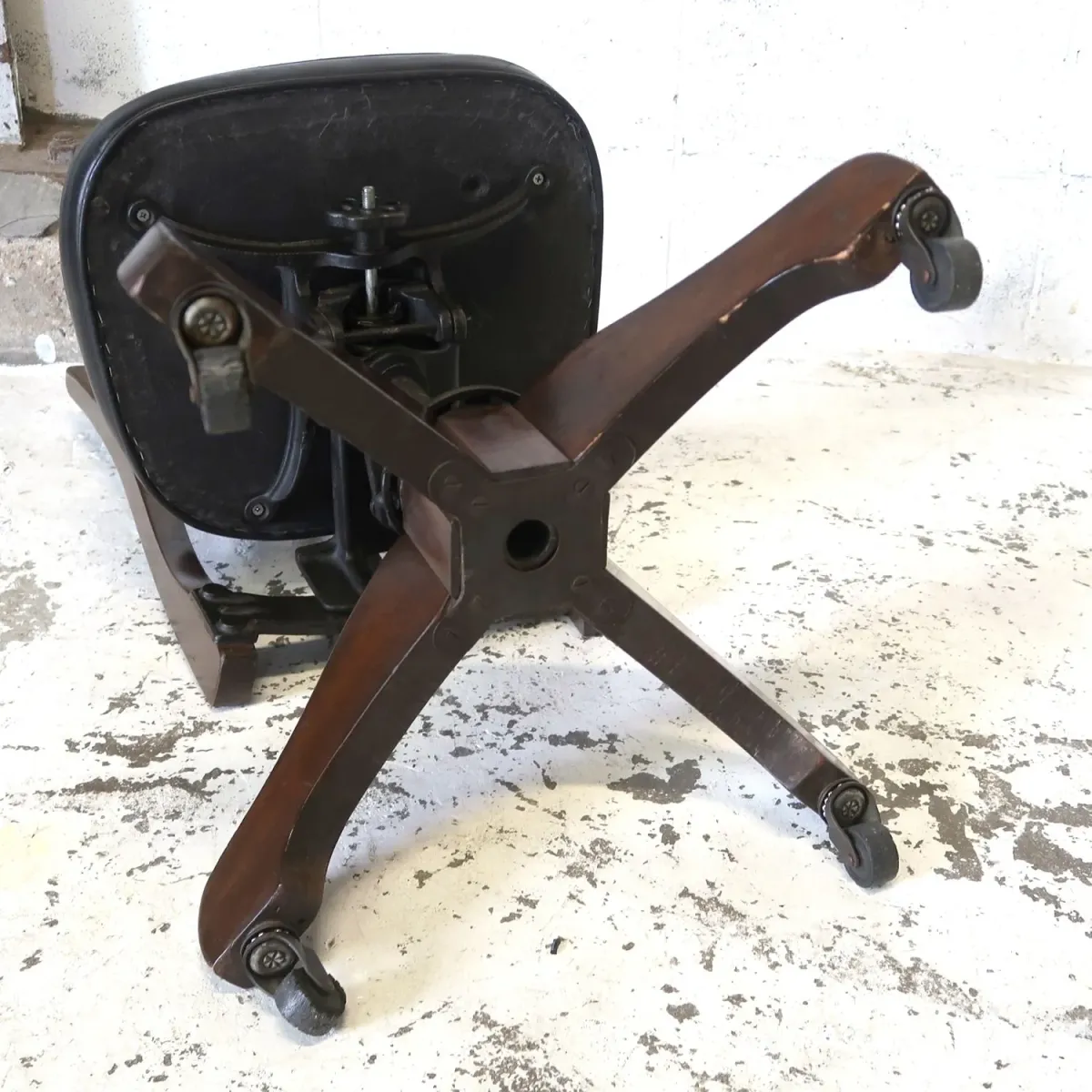 MILWAUKEE CHAIR CO. アンティーク ウッドデスクチェア