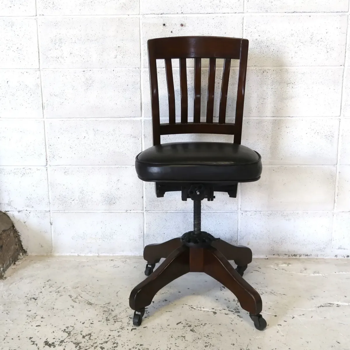 MILWAUKEE CHAIR CO. アンティーク ウッドデスクチェア