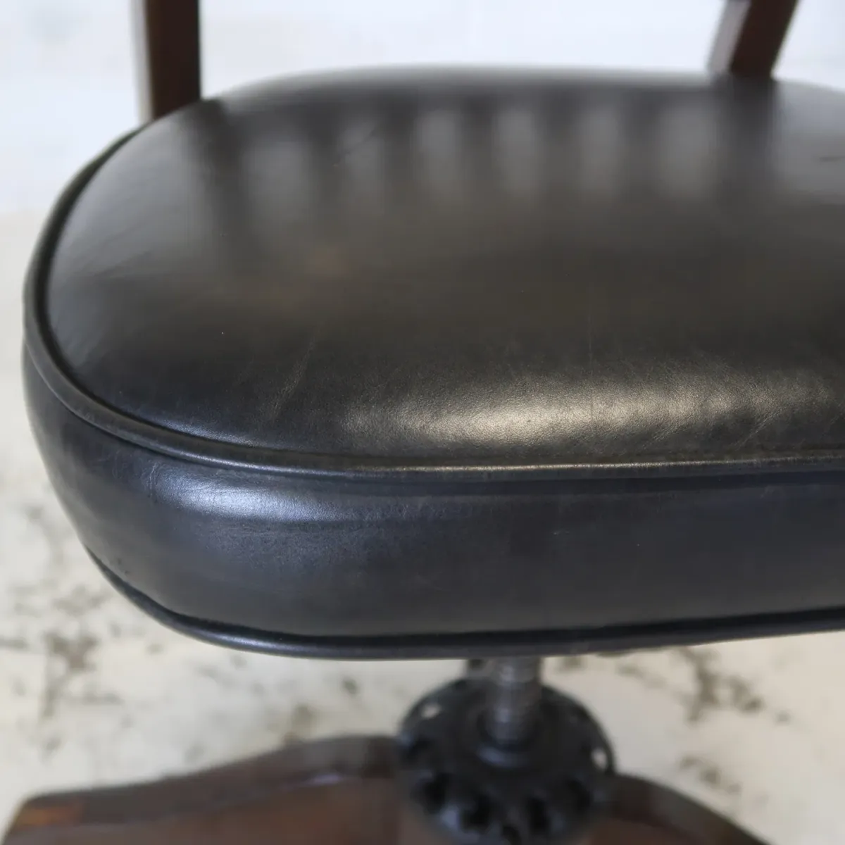 MILWAUKEE CHAIR CO. アンティーク ウッドデスクチェア