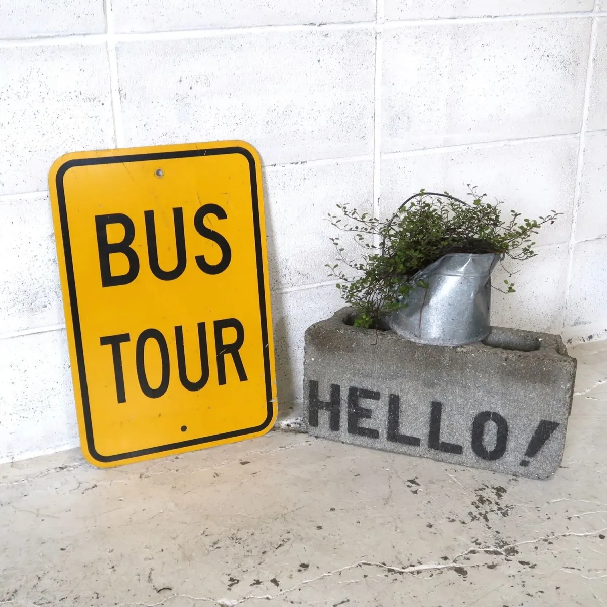BUS TOUR ビンテージ ロードサイン