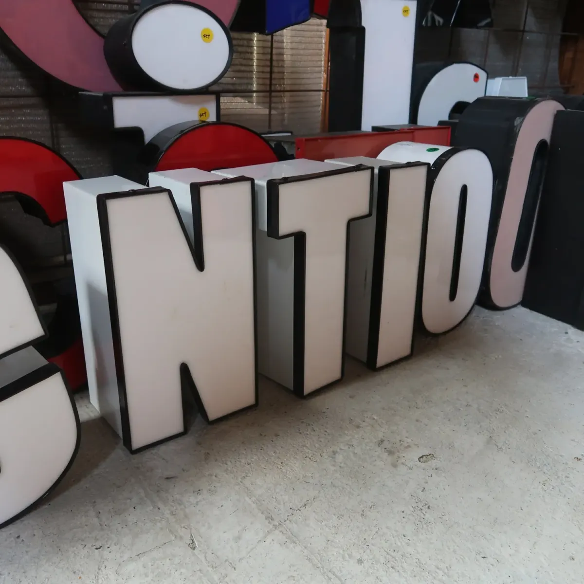 ビンテージ レターサイン N