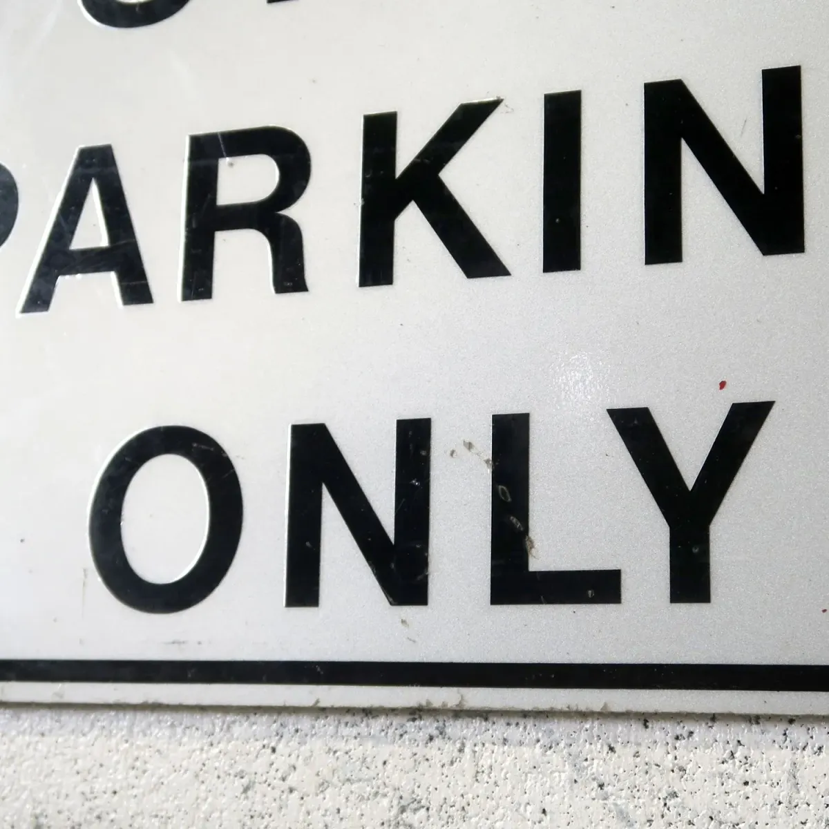 STAFF PARKING ONLY ロードサイン
