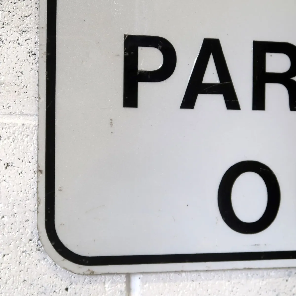 STAFF PARKING ONLY ロードサイン