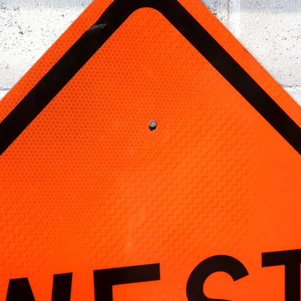 WEST FOOTHILL CLOSED 大型ロードサイン
