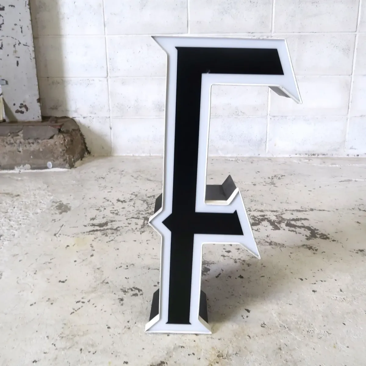 ビンテージ レターサイン F