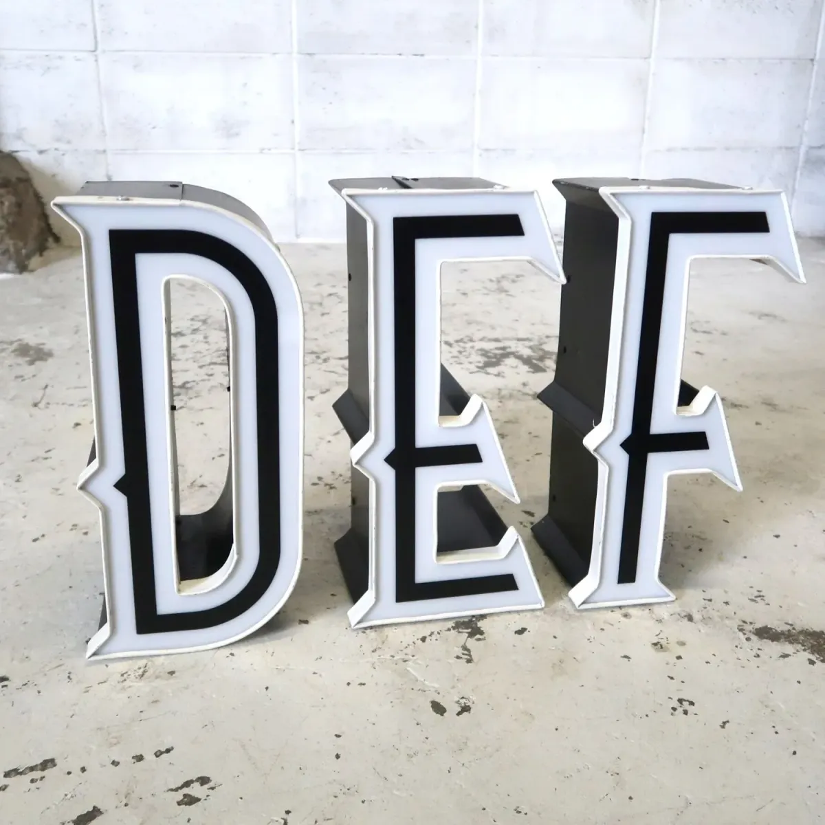 ビンテージ レターサイン D