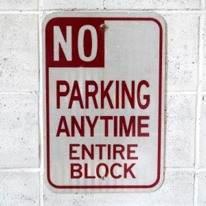 NO PARKING ロードサイン