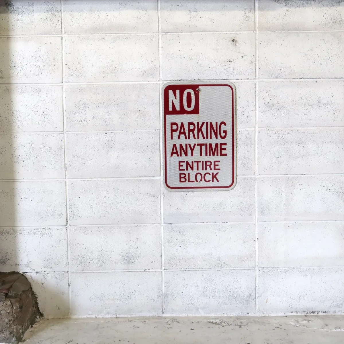 NO PARKING ロードサイン