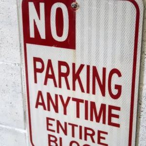 NO PARKING ロードサイン