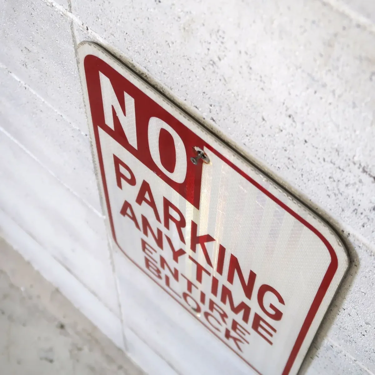 NO PARKING ロードサイン