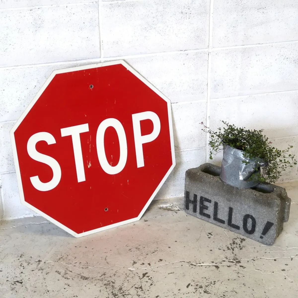 STOP ロードサイン