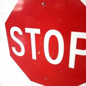 STOP ロードサイン
