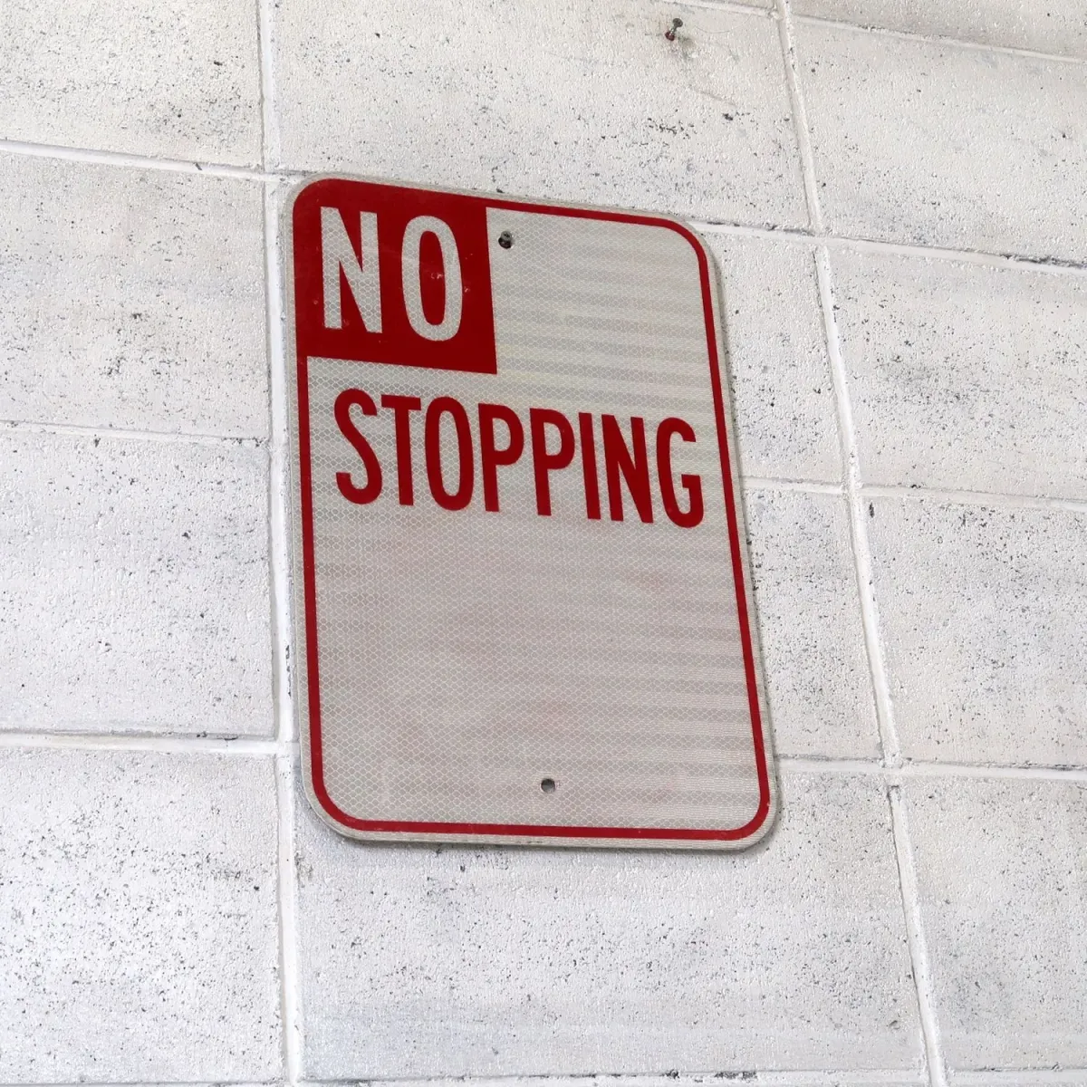 NO STOPPING ロードサイン