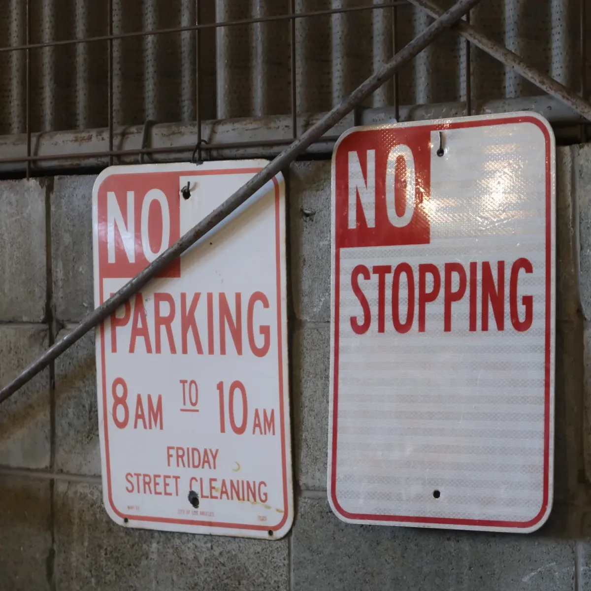 NO STOPPING ロードサイン
