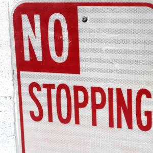 NO STOPPING ロードサイン