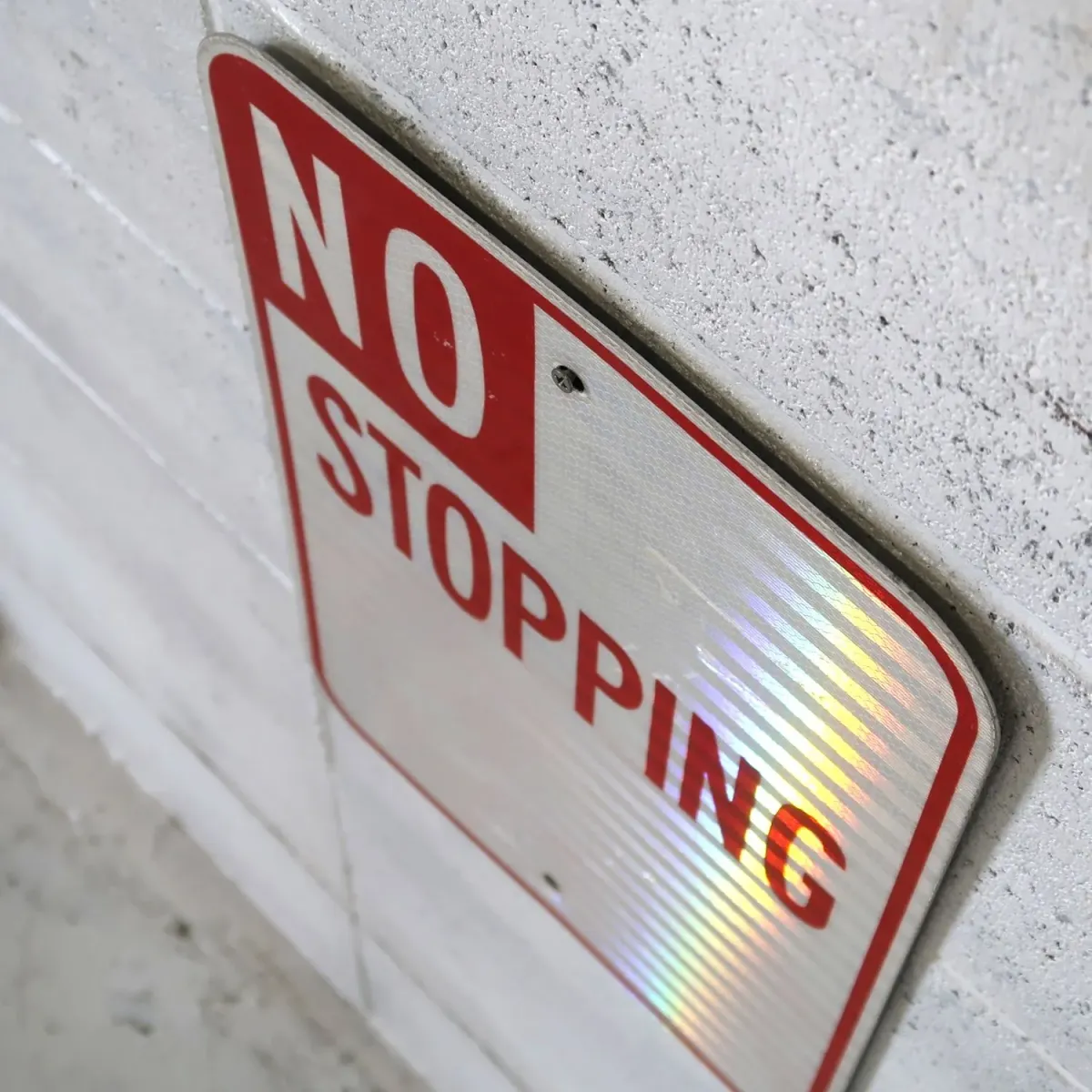 NO STOPPING ロードサイン