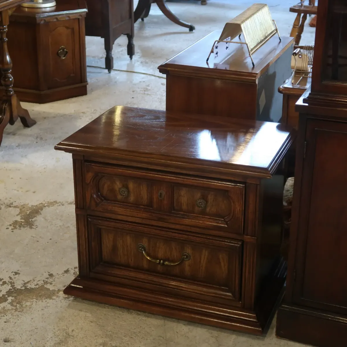 Stanley furniture アンティーク ナイトスタンド