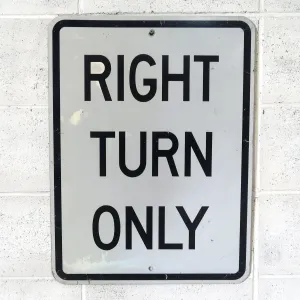 RIGHT TURN ONLY ロードサイン