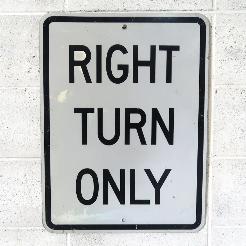 RIGHT TURN ONLY ロードサイン