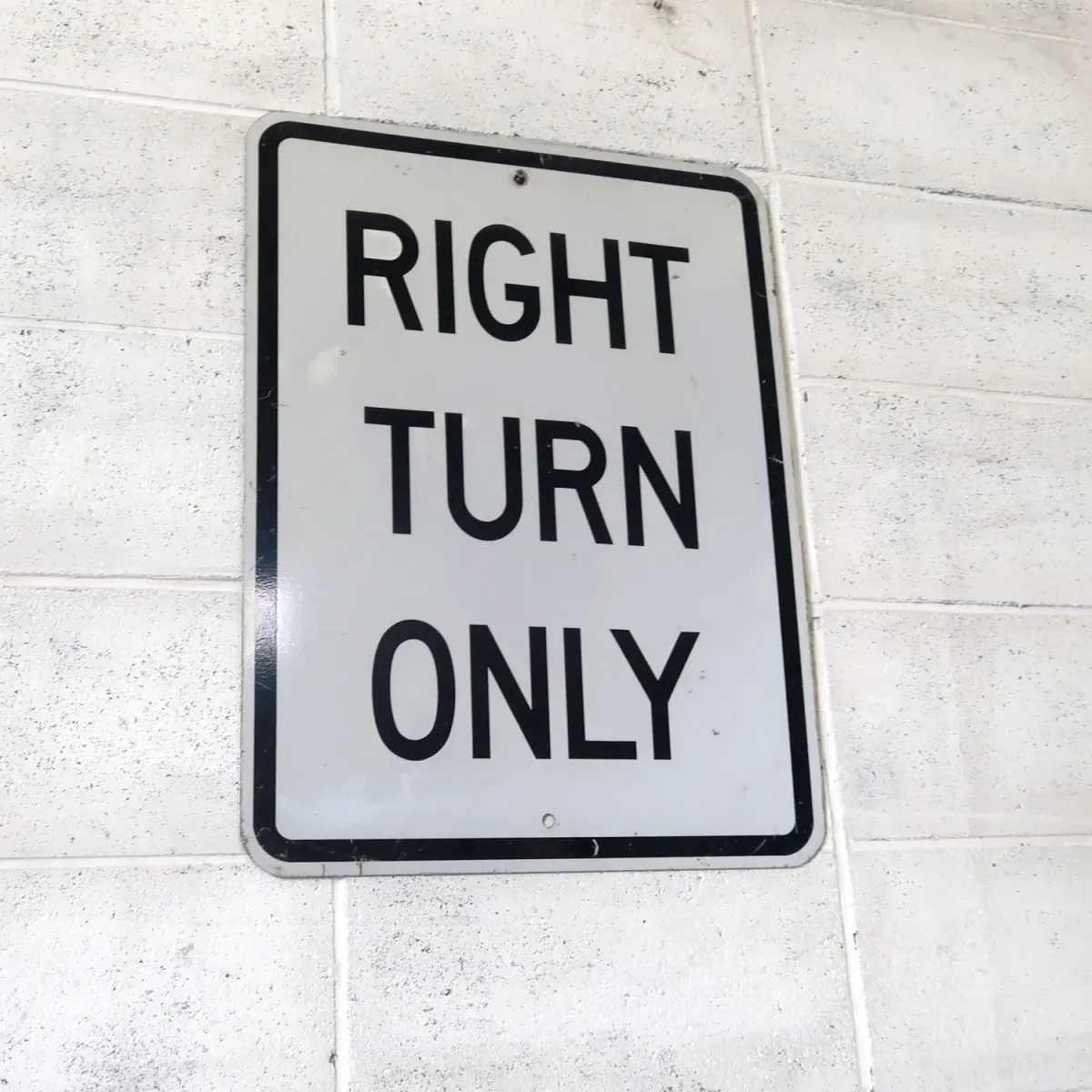 RIGHT TURN ONLY ロードサイン