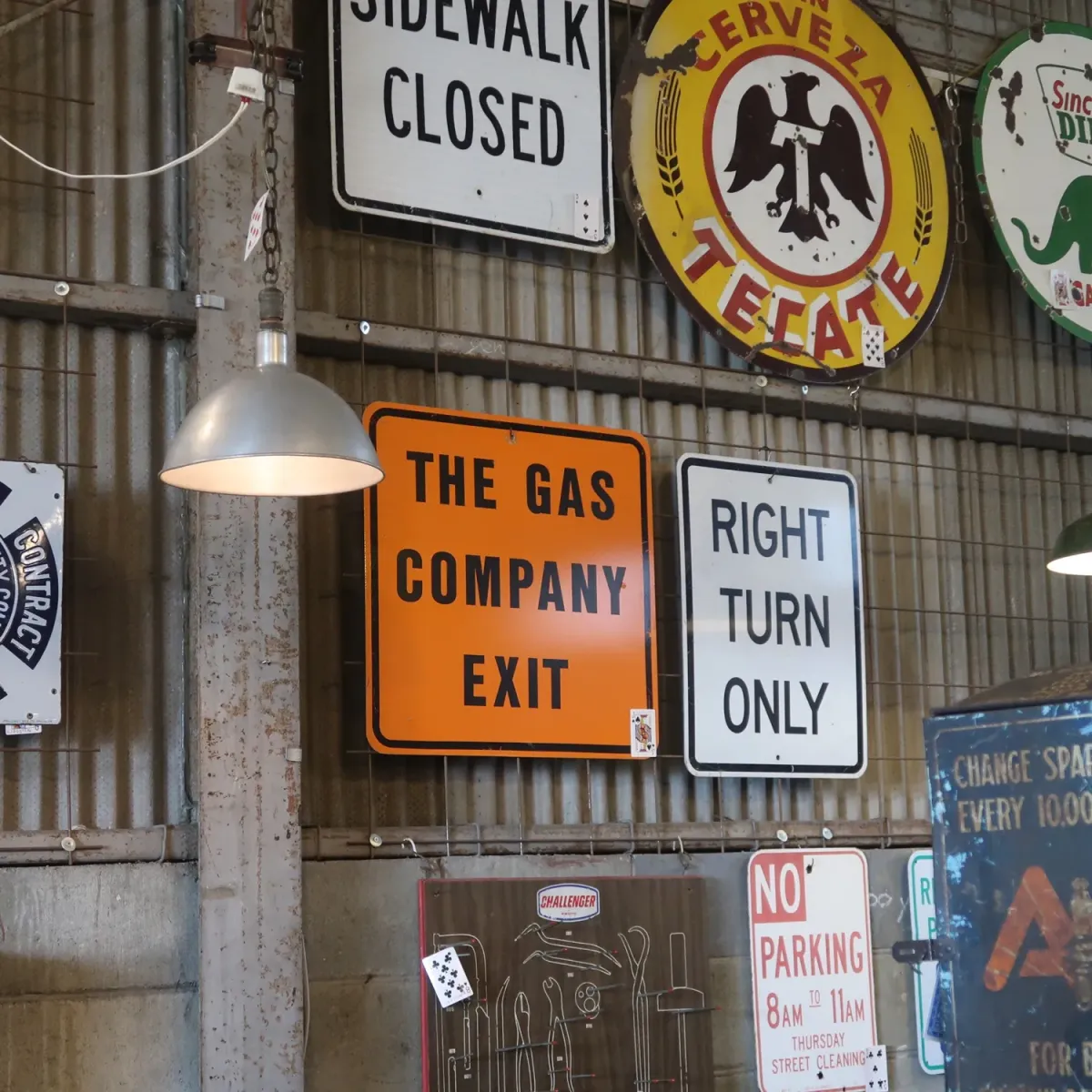 RIGHT TURN ONLY ロードサイン