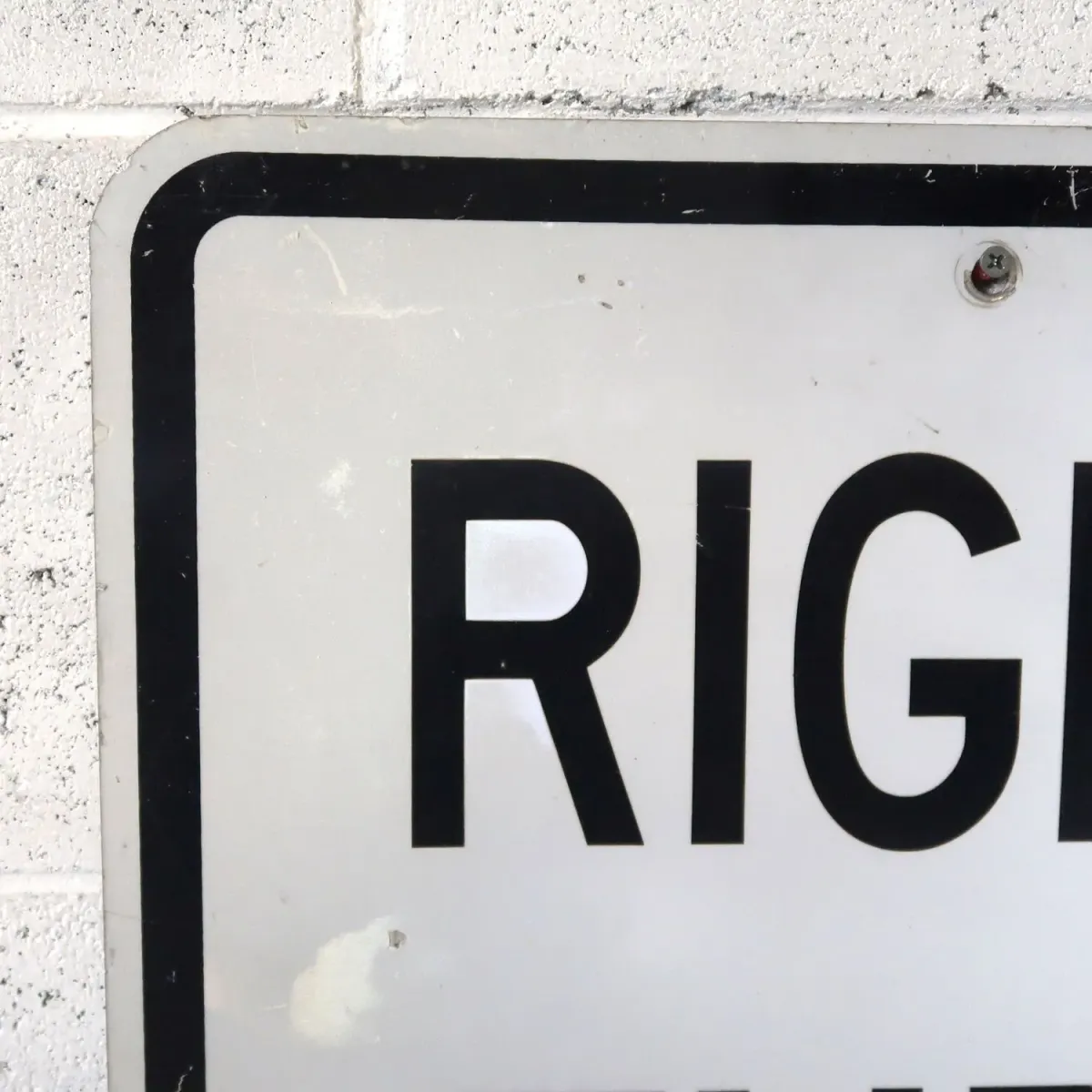 RIGHT TURN ONLY ロードサイン