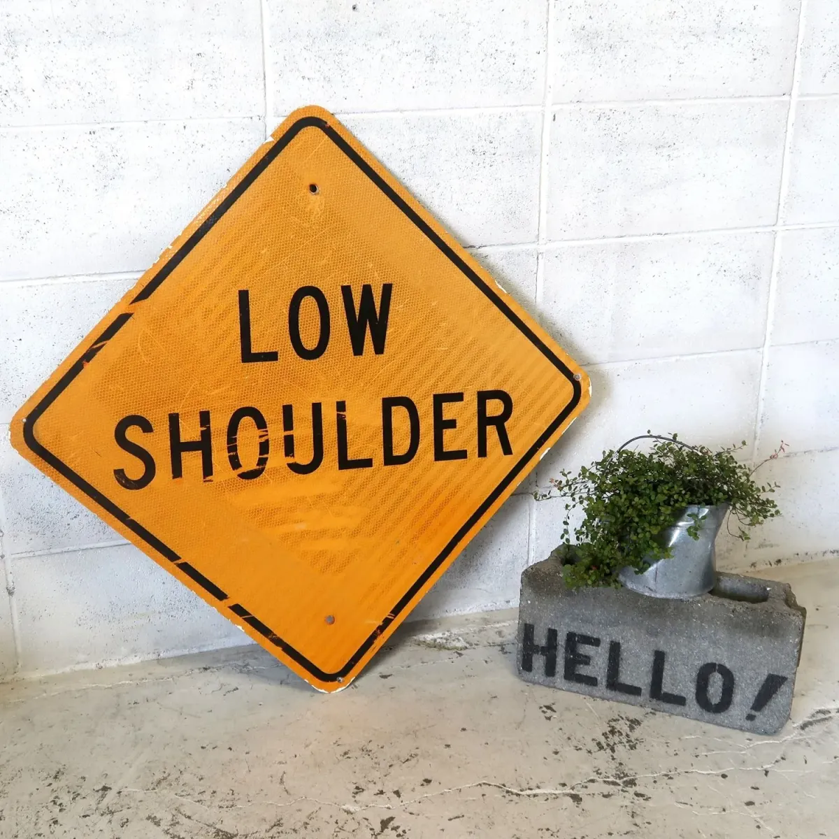 LOW SHOULDER ビンテージ ロードサイン
