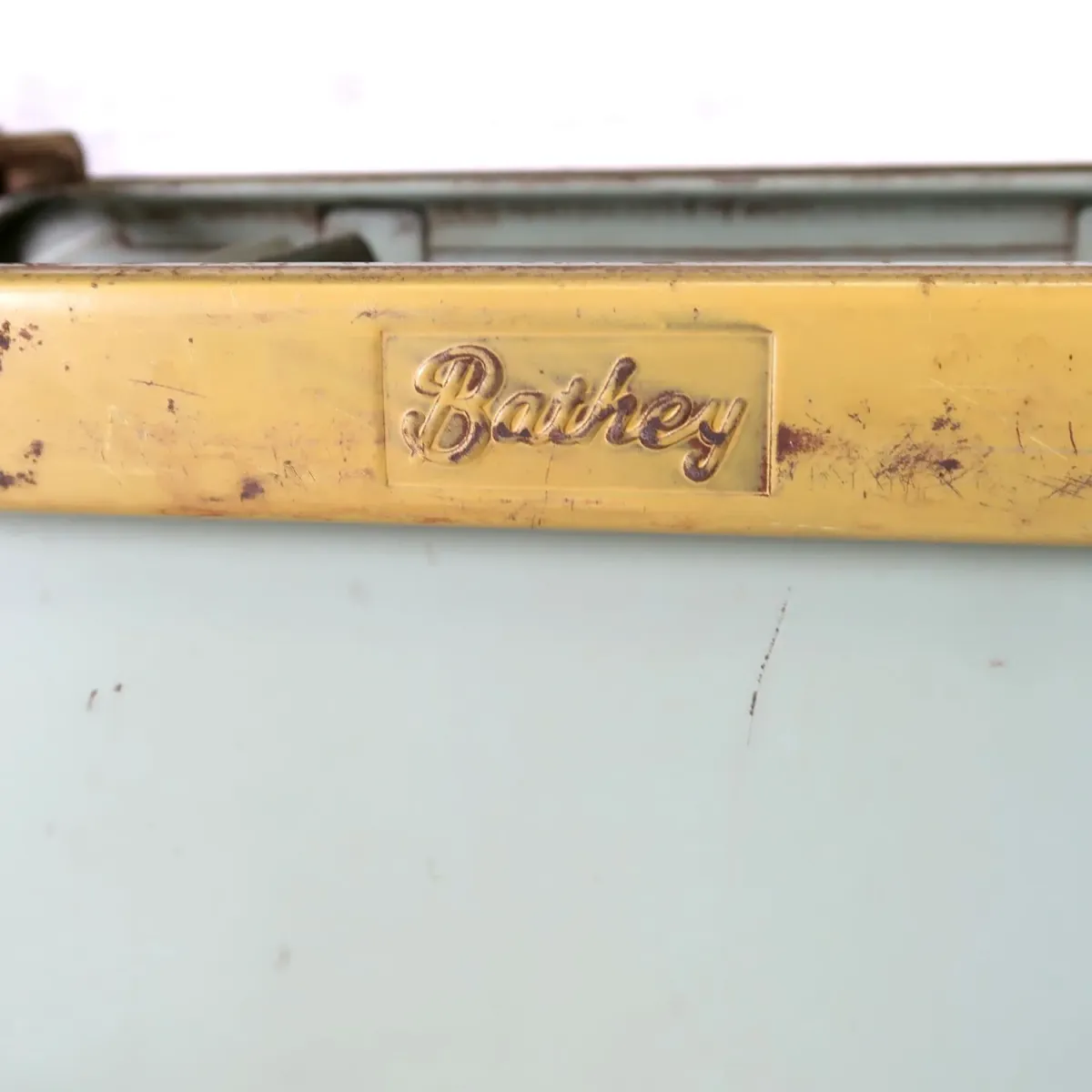 Bathey ビンテージ メタルキャビネット