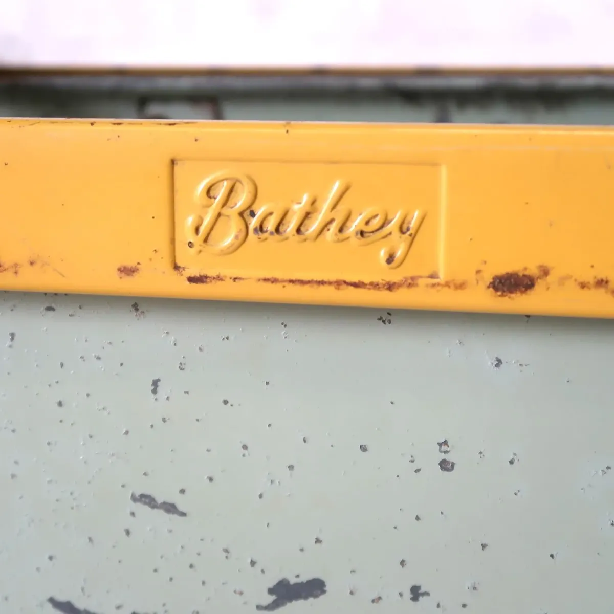 Bathey ビンテージ メタルキャビネット