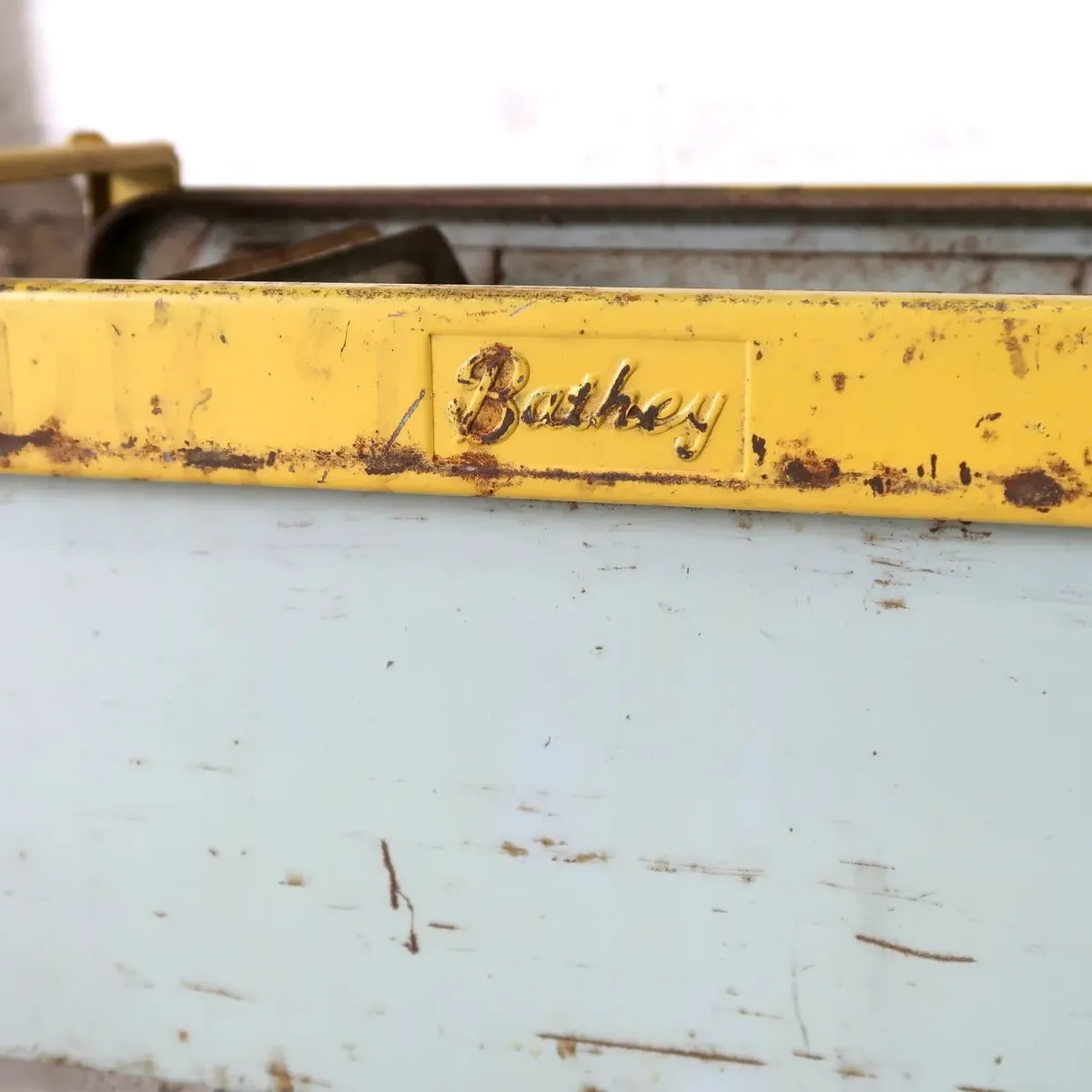 Bathey ビンテージ メタルキャビネット