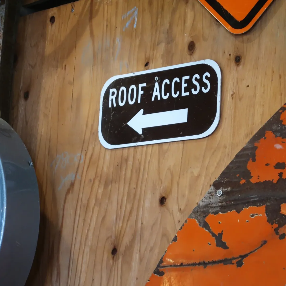 ROOF ACCESS メタルサイン